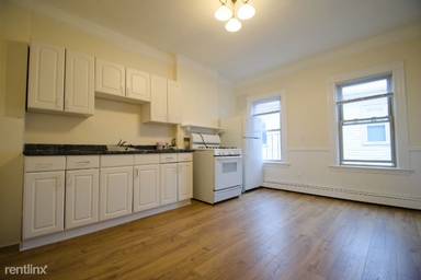 Main picture of 71 Reading St