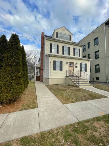 Main picture of 117 Chestnut St
