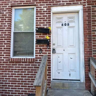 Main picture of 608 W 6th St