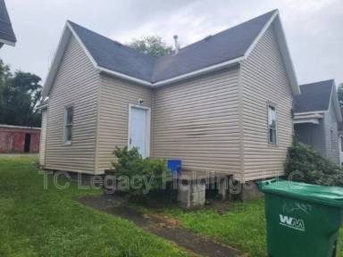 Main picture of 102 Denham St