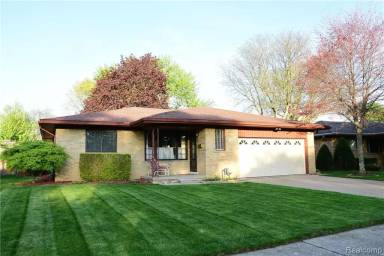 Main picture of 15142 Susanna St