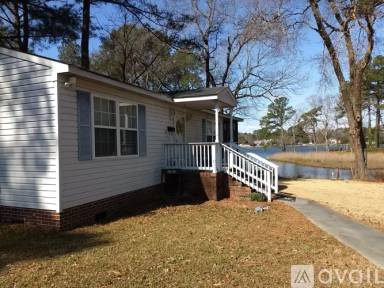 Main picture of 401 Holloway Dr
