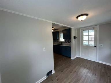 Main picture of 26901 Farringdon Ave
