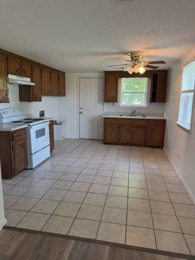 Main picture of 821 Darrin Dr