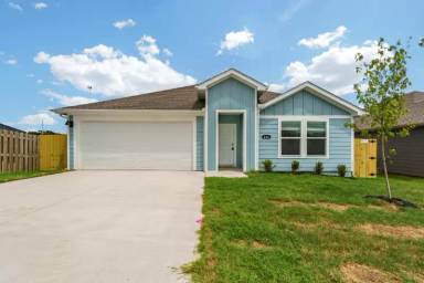 Main picture of 404 NW Granny Smith St