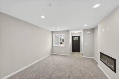 Main picture of 25585 3rd St W