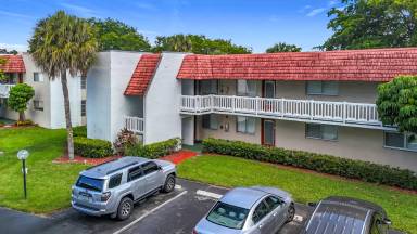 Main picture of 3501 Inverrary Dr