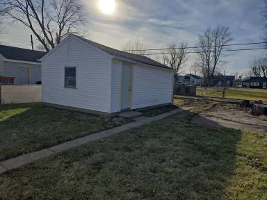 Main picture of 2321 S Pershing Dr