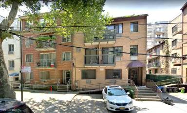 Main picture of 7616 Grand Central Pkwy