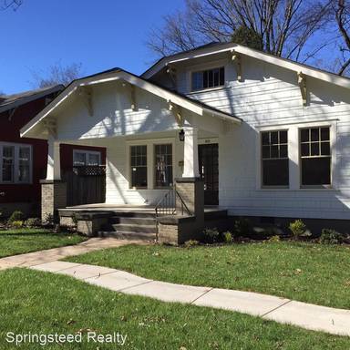 Main picture of 805 Hawthorne Ln