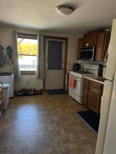 Main picture of 12 Goldsmith Ln