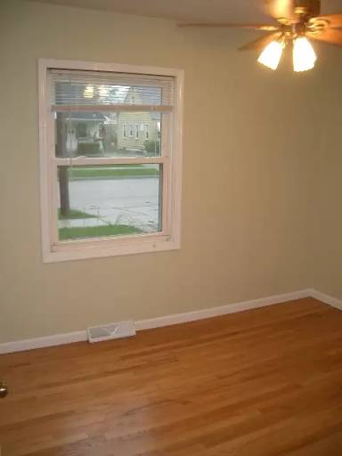 Main picture of 26400 Wolverine St