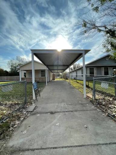 Main picture of 920 Martin Ave