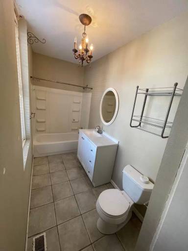 Main picture of 715 Henry St