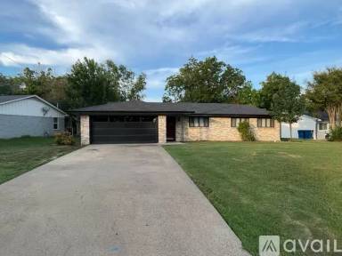 Main picture of 1213 Crestview Dr