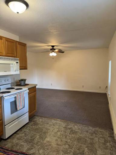 Main picture of 246 N Railroad St