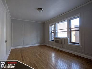 Main picture of 837 W Wolfram Apartments