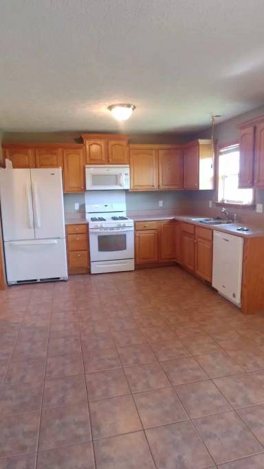 Main picture of 1205 E Chesapeake Dr