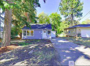 Main picture of 8985 SW Center St