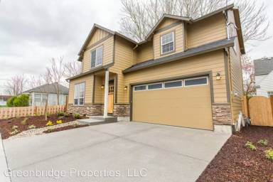 Main picture of 7455 NE Fremont St