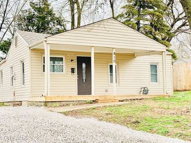 Main picture of 805 N Grand Ave