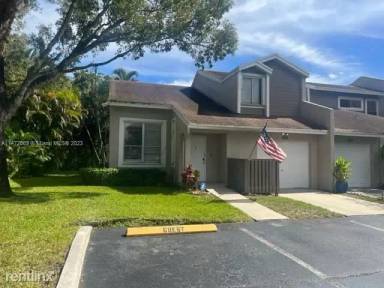 Main picture of 650 Woodgate Cir