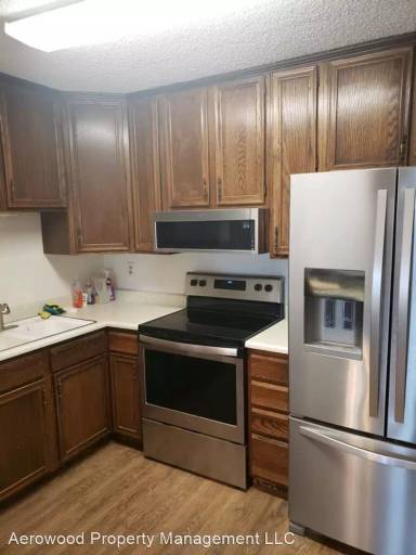 Main picture of 3465 S Poplar St