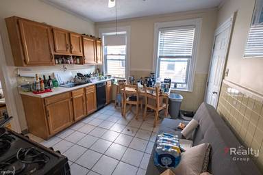 Main picture of 287 Beacon St