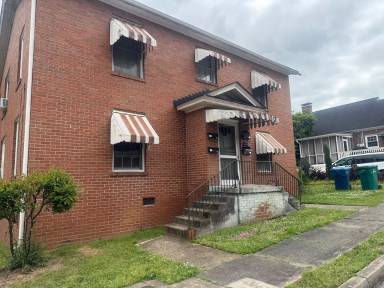 Main picture of 102 Blyth Ave