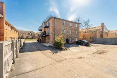 Main picture of 2555 E Maple Rd