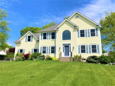 Main picture of 10 Sunrise Dr