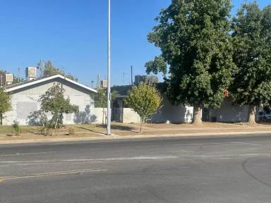 Main picture of 03 - 19 E San Joaquin St