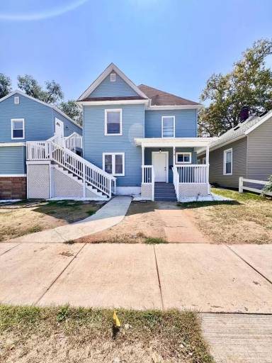 Main picture of 315 W 3rd St