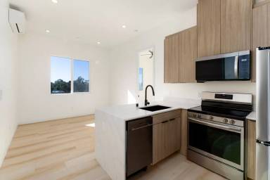 Main picture of 4603-4611 Almayo Ave