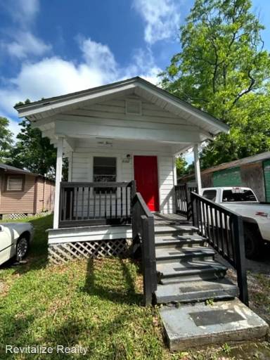 Main picture of 2050 Andrews St