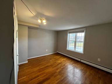 Main picture of 100 Fox Dr
