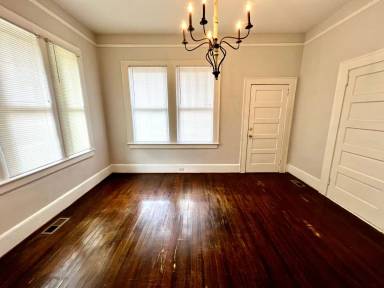 Main picture of 3000 Clark St