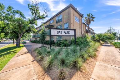 Main picture of Oak Park Apartments