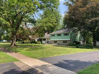 Main picture of 9 Hickory Hill Dr