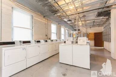 Main picture of 550 W Arlington Pl Apartments