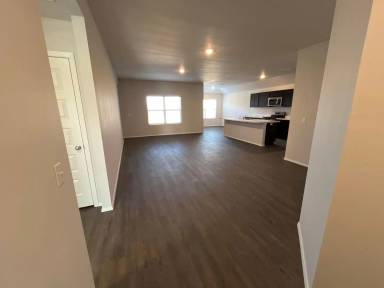 Main picture of 8000 E Reno St