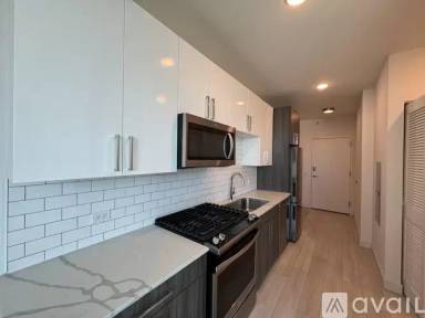 Main picture of 800 S Michigan Ave