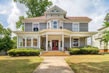 Main picture of 331 W Montgomery St