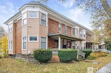 Main picture of 5801 Franklin Blvd