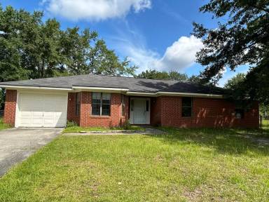 Main picture of 61 Henry Ln