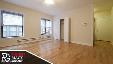 Main picture of 815-23 W Cornelia Ave
