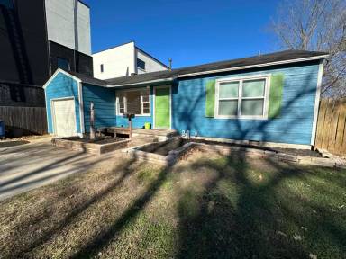 Main picture of 113 E 38th Pl