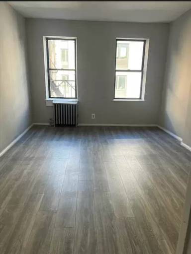 Main picture of E 4th St