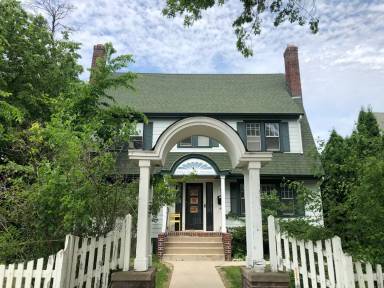 Main picture of 2047 Grand Ave