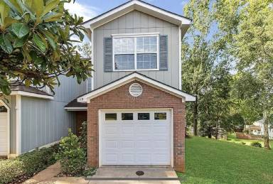 Main picture of 101 W Briar Dr